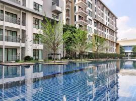 Suntomoon Residence By Sumo Ayutthaya อยุธยา, hotel with pools in Ban Ko Rian