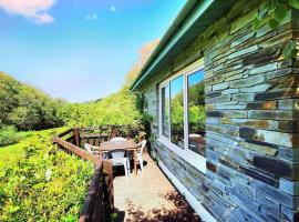 Kallowen Cottage at Crackington Haven, near Bude and Boscastle, Cornwall, villa em Bude