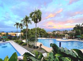 Apartamentos Privados de 3H y 2H a 5m del Aeropuerto, 20 minutos del Parque del Cafe y Centro de Armenia con 4 Piscinas, 3 Jacuzzi, Sauna By Molca, ξενοδοχείο σε Armenia