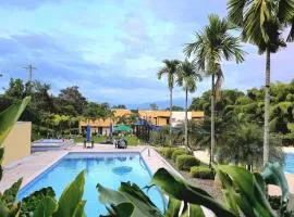 Apartamento Privado Vacacional a 5m del Aeropuerto, 20 minutos del Parque del Cafe y Centro de Armenia con 4 Piscinas, 3 Jacuzzi, Sauna By Molca Xperiences 2H