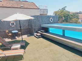 Private Swimming Pool ! דירת סטודיו קטנה עם בריכה פרטית, ξενοδοχείο σε Meqor H̱ayyim
