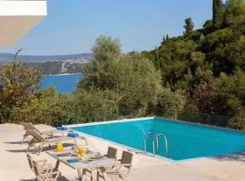 Villas Harriet - With Sea View and near the sea