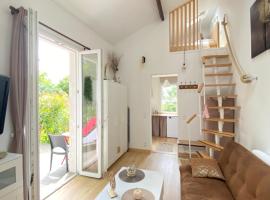 The Little Oak - tiny house with bed on mezzanine & terrace - from 1 to 4 p Disney JO Paris, tiny house in Pomponne