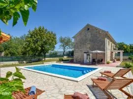3 Bedroom Cozy Home In Hrvace
