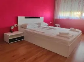 RED ROOM - Apartment in Varna - Beach and Forest