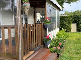 Mobilhome cosy 520, hotel in Saint-Arnoult