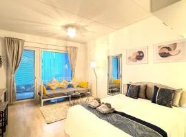 C&C Studio - Comfy Nest Near Airport & City Access