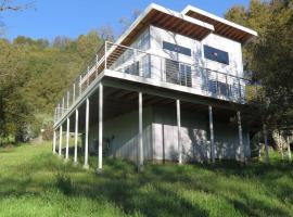 Loyah Cabin, hotel i Ahwahnee