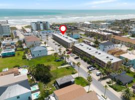 2 Bed 1 Bath Condo By Beach & Entertainment, biệt thự ở South Padre Island