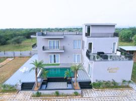 3 BHK Luxury Laurels Villa Jaipur with Outdoor Pool, Hill View and Gardens, biệt thự ở Jaipur