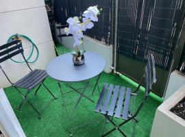 Magnifique duplex 45 m2 aux portes de Paris Metro Barbara à 30mn Expo Porte de Versailles, ξενοδοχείο στη Μονρούζ