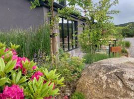 The Deerstone Luxury Eco Hideaway, cottage a Laragh