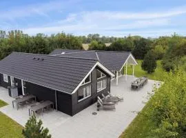 Lovely Home In Væggerløse With Sauna