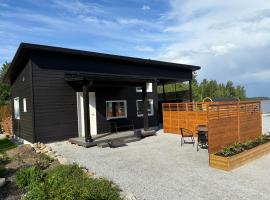 StrandRo - mökki järven rannalla, cabin in Luoto