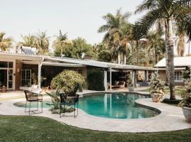 Ridgeway Place, hotel com piscina em Harare