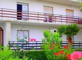 4 Bedroom Stunning Apartment In Banjol