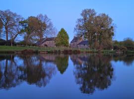 Domaine de Bobehec - G&icirc;te de groupe, chambres & Salle - jusqu'&agrave; 23 couchages - Morbihan proche Vannes et plages, appartement in La Vraie-Croix