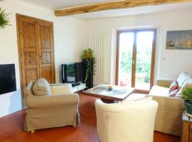 Grande maison de village 200 m2 calme tout confort, hotel in Gréolières