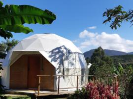 Glamping Caparaó - Domo Terracota, hotel di Divisa
