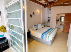 Hotel Galapagos Suites B&B, hotel a Tortuga-öböl környékén Puerto Ayorában