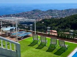 Studio Geek Villa - Open Space - 5m from 5 top attractions - Pool all year round, Dining Pergola, Barbecue - Funchal Matrix Holiday Home