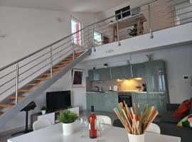 Diamond Seaview Penthouse, hotel a Peroj