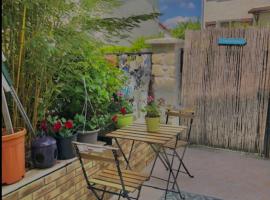 T2 35m2 jardin et Parking privatif 20mn de Paris centre -Disneyland, hotel i Villiers-sur-Marne