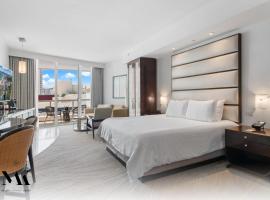 FontaineBleau Resort Balcony w Ocean and City View: Miami Beach'te bir Oda ve Kahvaltı