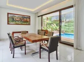 Oyama City View Villa 4 bedrooms with a private swimming pool