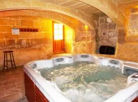 Villeleynah Amazing Gozitan Villa Pool - Happy Rentals