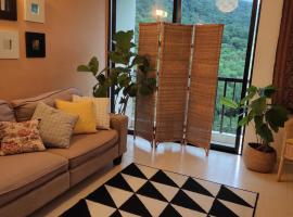 Cozy & Comfy 3 rooms apartment near beach, hotel v destinaci Batu Feringgi