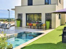 Jolie villa avec piscine sans vis a vis, hotel v destinaci Bezouce