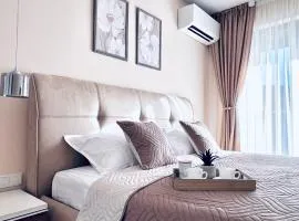 Luxury City Center Apartment with Free parking