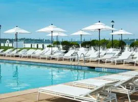 Newport Harbor Island Resort