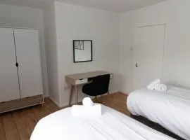 2 bed home sleeping 3 people fully equipped located in Radcliffe Manchester - Stand Up and Shout