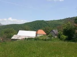 Seosko domaćinstvo Aprcović