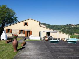 Villa dell`Arte by BarbarHouse, hotel v destinaci Montecchio