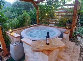Taverna -Sunce- with jacuzzi, hotel s jacuzzi v destinaci Vis