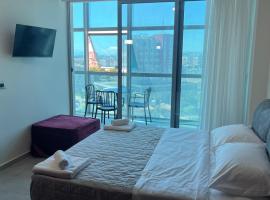 STAY-FIVE Modern Central Studios Self Check-in & Fast Wi-Fi, apartment in Shkodër