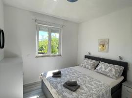 Apartmani Jure, hotel v destinaci Promajna