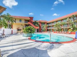 Quality Inn & Suites at Tropicana Field, hotel v destinaci St Petersburg