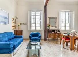 Bright Apartment with Private Garden and Balcony