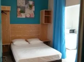 생드니에 위치한 호텔 L'ANNEXE 66 ,SAINT DENIS CENTRE, A 200 m de la RUE PIETONNE , du PETIT MARCHE et du LEADER PRICE , RUE CALME et PARKING GRATUIT SUR LA RUE