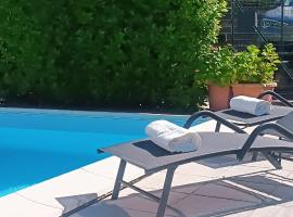 Residence Solare con piscina - Appartamento 5, hotel a Sueglio