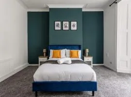 Perfect 2 Br Home Stay, 10 Mins Walk From The City