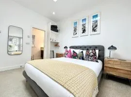 Tropical Gardens 1 bed cottage Central Newlyn