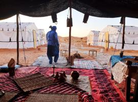Tuareg Luxury Camp, palapinė su patogumais mieste Merzuga