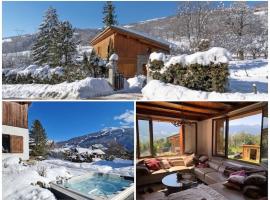 Entire Chalet Salamo 11 plus 1 Les Arcs Paradiski Jacuzzi，位于圣莫里斯堡的酒店