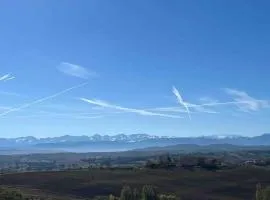 Maison à la campagne vu sur Pyrénées avec jardin
