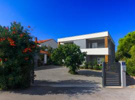 Villa Milena, hotel in Brodarica